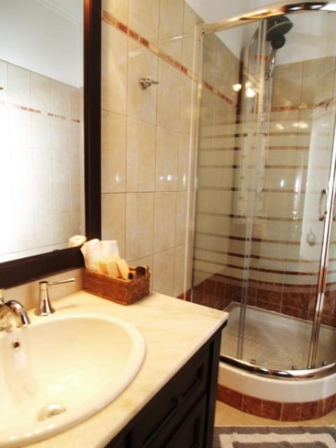 Pozar Salt Cave Hotel Spa Káto Loutrákion 객실 사진